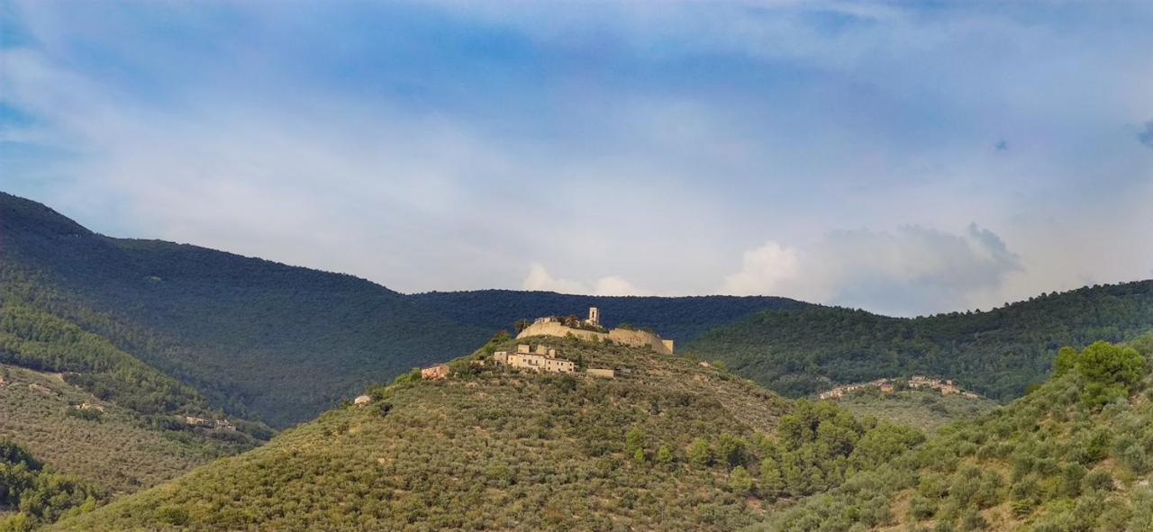 Апарт отель Il Castello Di Campello Кампелло-суль-Клитунно Экстерьер фото