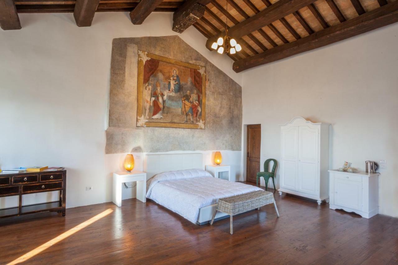 Апарт отель Il Castello Di Campello Кампелло-суль-Клитунно Экстерьер фото